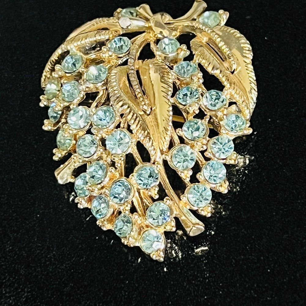 Vintage STAR Signed Blue Rhinestone Austria Brooch Filigree Sparkly PRETTY